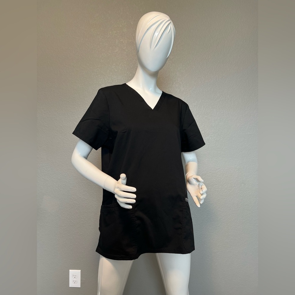 Cherokee Workwear Revolution
Women's V-Neck Scrub Top Size L